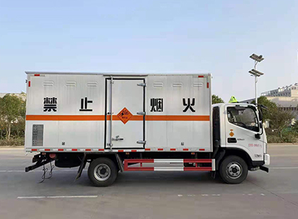 仁布爆破器材运输车