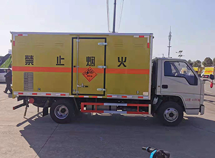 仁布爆破器材运输车技术升级与安全合规新趋势